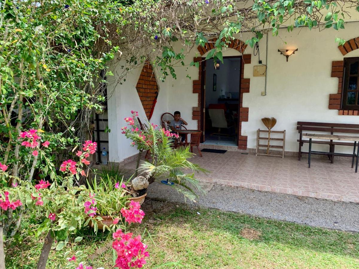 Lovely Garden Villas Пантай-Сенанг Экстерьер фото