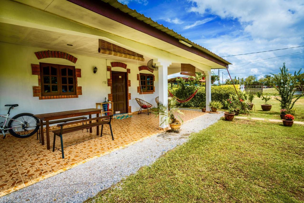Lovely Garden Villas Пантай-Сенанг Экстерьер фото
